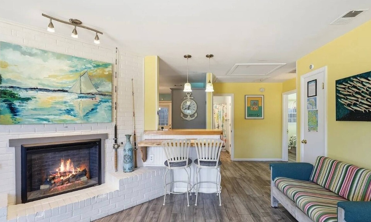 Northeast Virginia Beach Cottage | Steps to the Ocean! Family and Dog Friendly North End Cottage w/Rsrv Parking