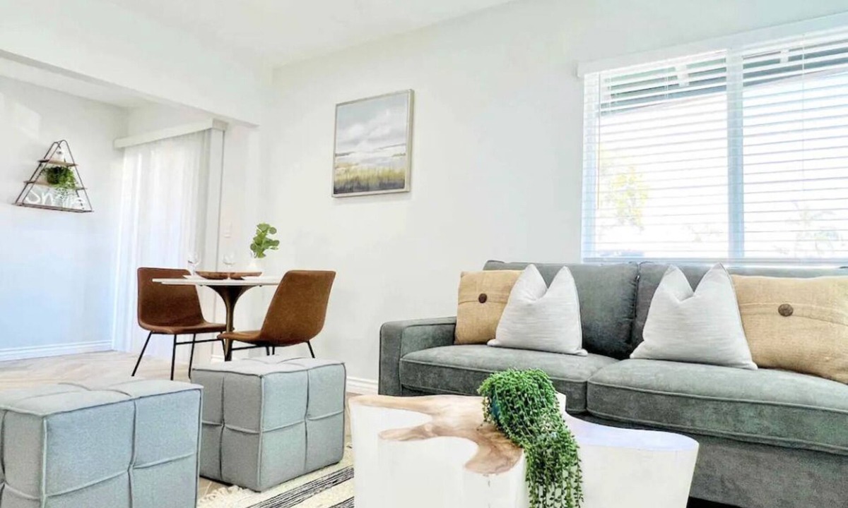 Central Mission Beach Cottage | Steps to the Sand-Upscale Beach Cottage