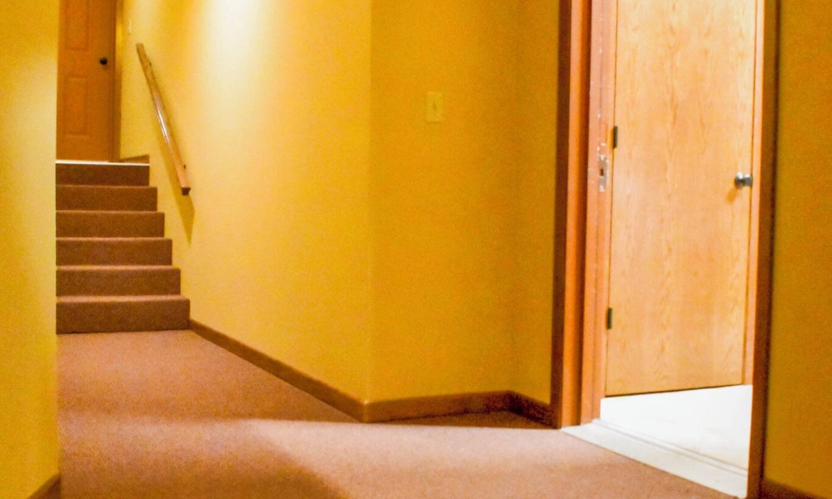 Neosho Apartment | Steps to the Square! Walk to Coffee, Dining, & Big Spring Park