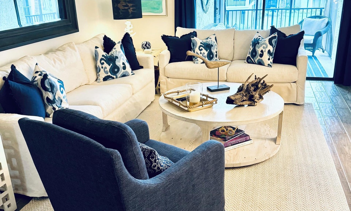 Jacksonville Beach Condo | STEPS TO THE SAND 🦩🏄‍♀️🏝 2 WEEK MINIMUM