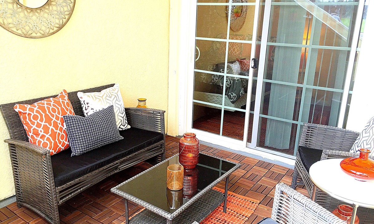 Central Mission Beach Apartment | Steps to the water on both sides! Mango Tango