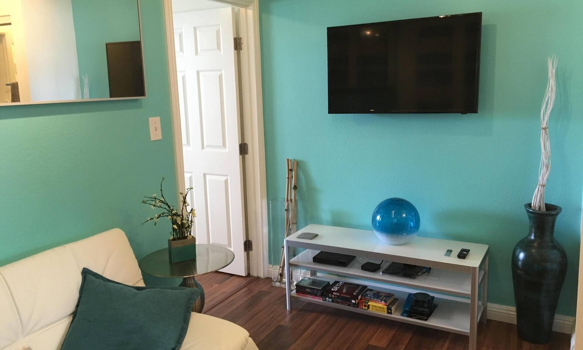 Mission Beach Apartment | Steps to the water on both sides!