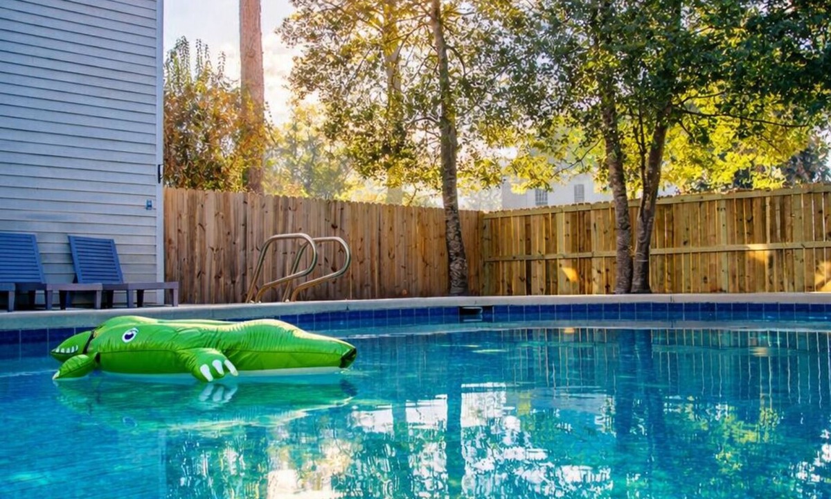 Valdosta House | Steps to VSU Campus Private Pool Sleeps 10 Magnolia Manor