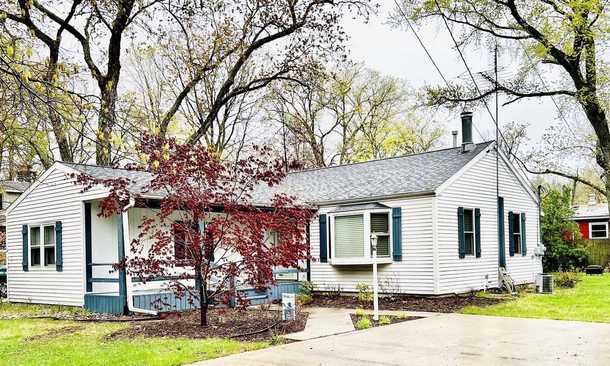 Shorewood-Tower Hills-Harbert Cottage | Steps to Warren Dunes State Park