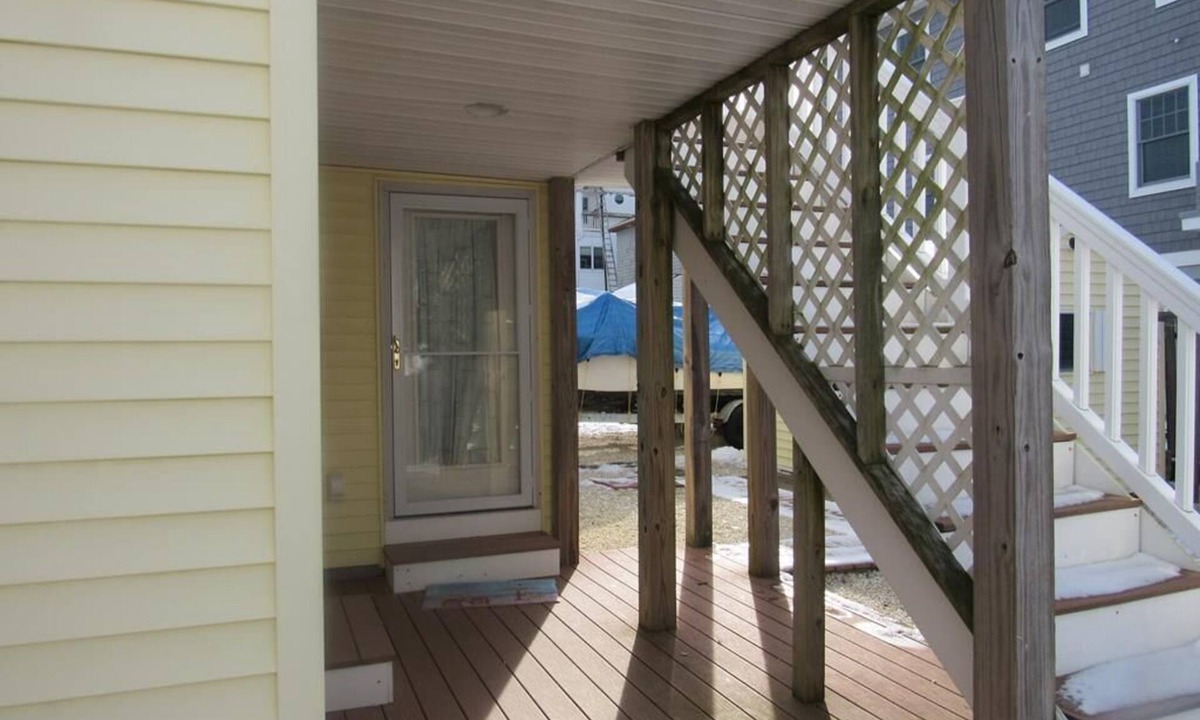 North Beach Haven Apartment | Steps to White Sandy Beaches