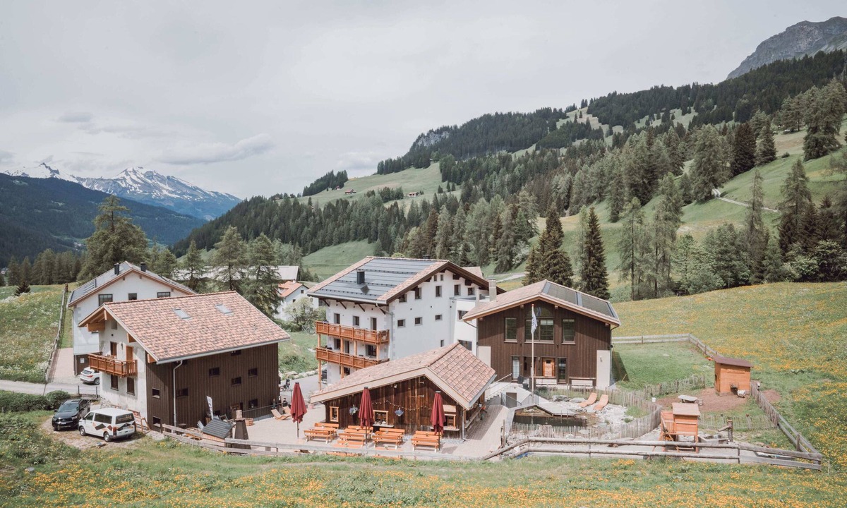 Parpan Apartment | stettli resort - high-quality apartment «muntanella» for up to 17 guests