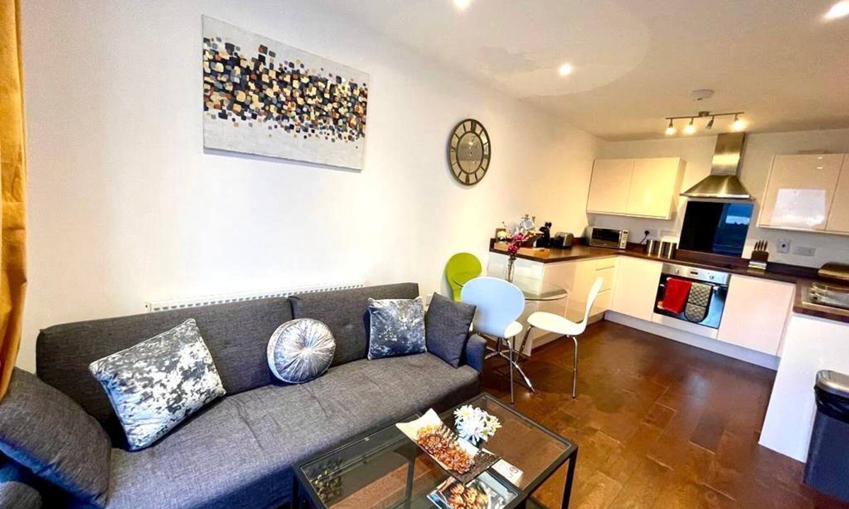 Stevenage House | ✩ Stevenage Town ✩ Balcony ✩ 2 Bed Apt, 5 guests