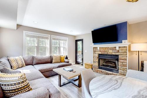Foscoe Apartment | Still Lake Getaway