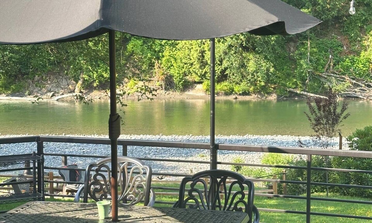 Arlington Cabin | Stillaguamish Riverfront Getaway