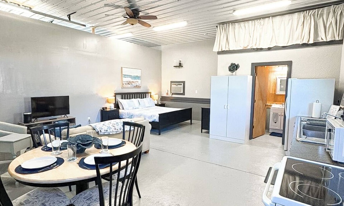 Belhaven House | Stillwater Stay Pet-Friendly