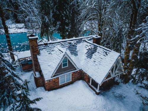 Verlot House | Stilly River Haus - Hot tub - Firepit - Fireplace