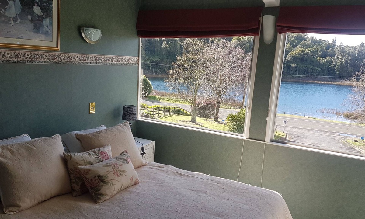 Rotoma House | Stilwaters Lakeside Retreat