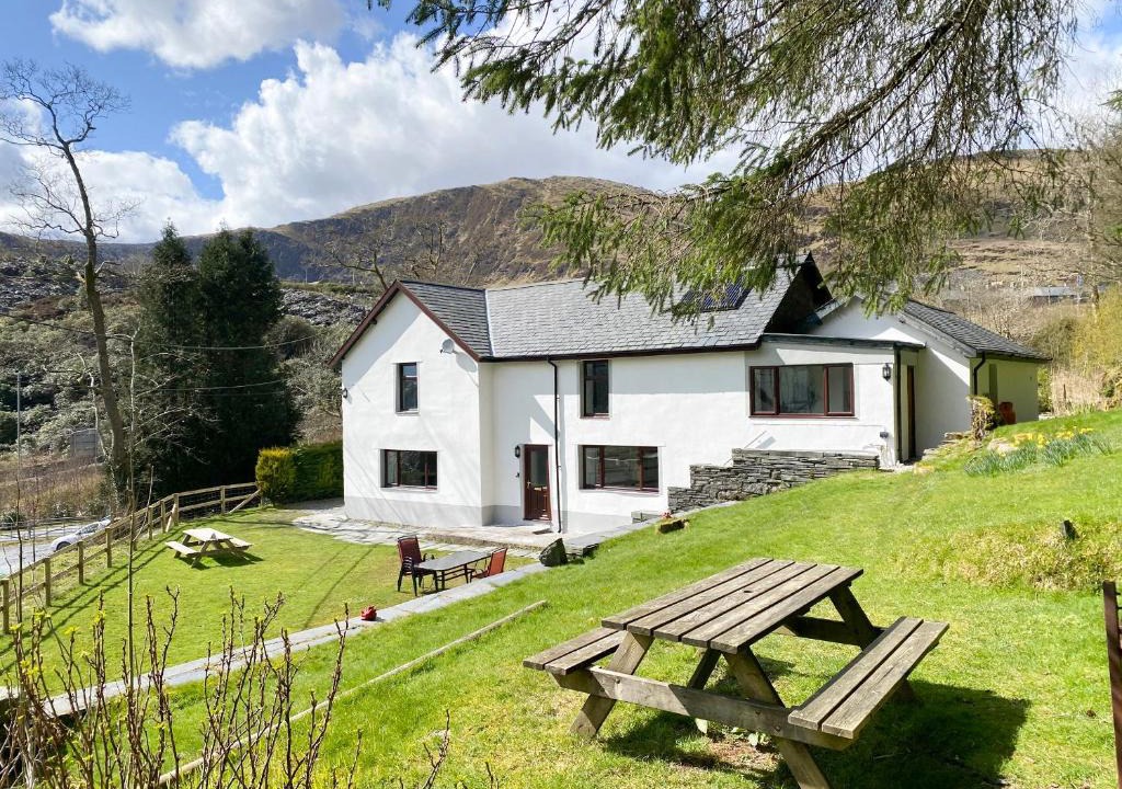 Rhiwbryfdir House | Stiniog Lodge