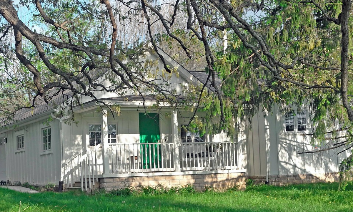 Granville Cottage | Stobbs Cottage - Extraordinary Rural Granville Cottage with generous amenities.