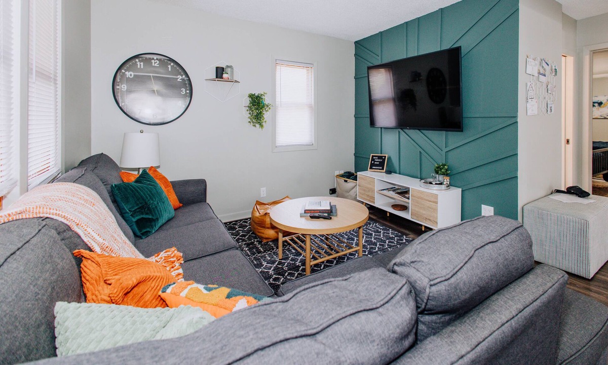 Macalester - Groveland House | Stocked Kitch. & Coffee Bar 65" TV Close 2 Macalester College