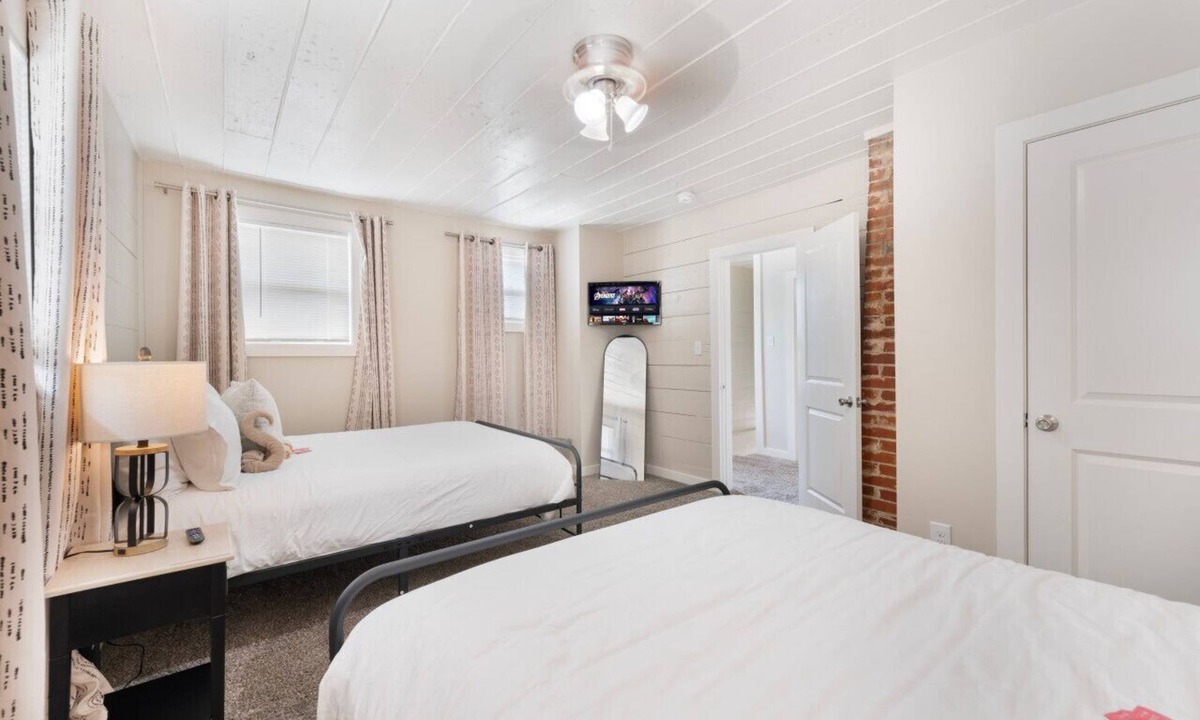 Fort Worth Cottage | Stockyards- 4min Pet Friendly 3BR Luxe Gem