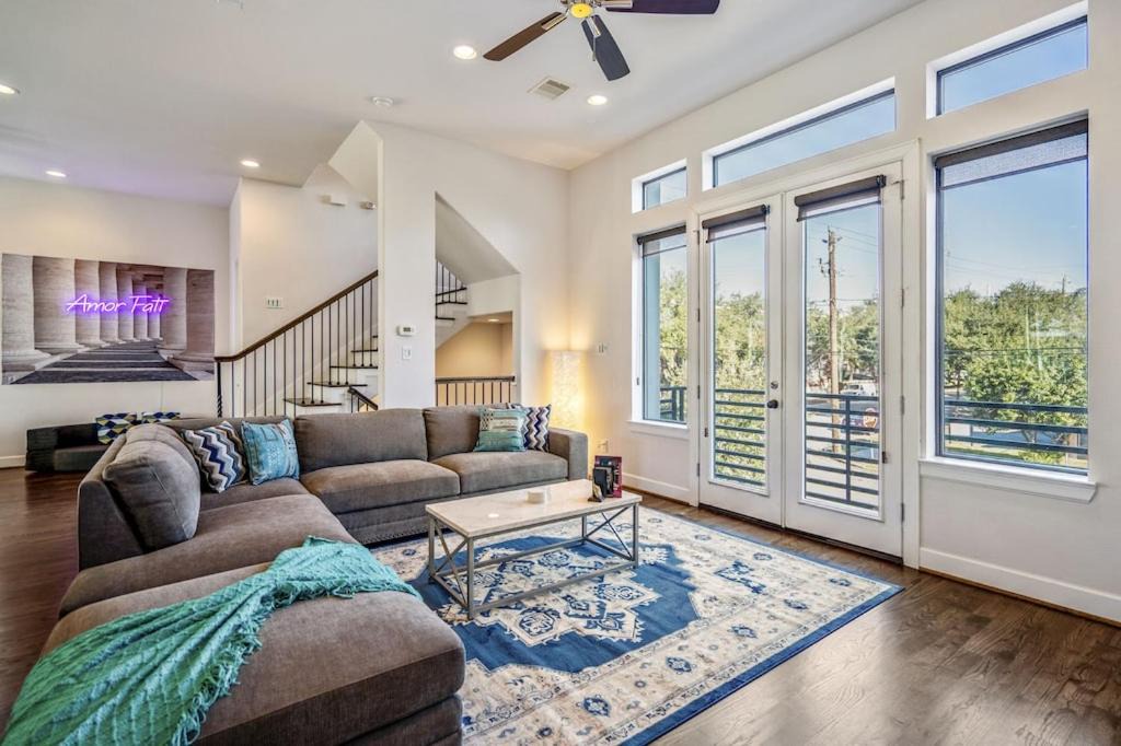 East Downtown Houston Apartment | Stoic Sanctuary @ East Downtown