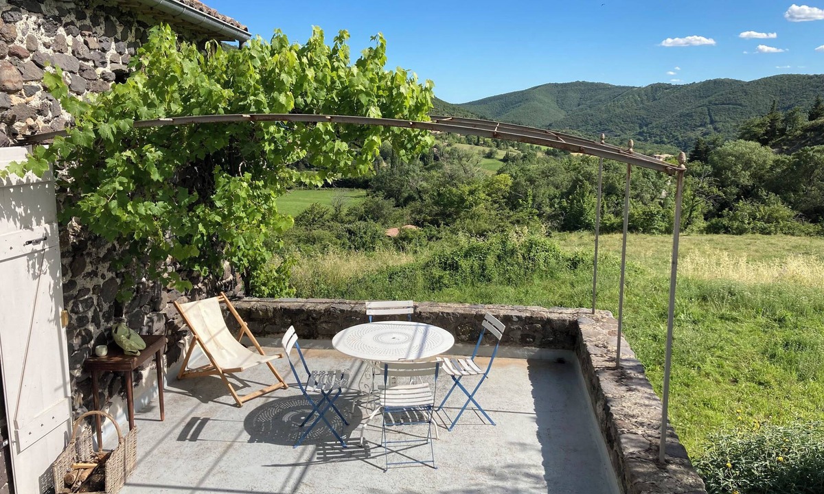 Aubignas House | Stone barn in the middle of fields, village of Aubignas, Ardèche