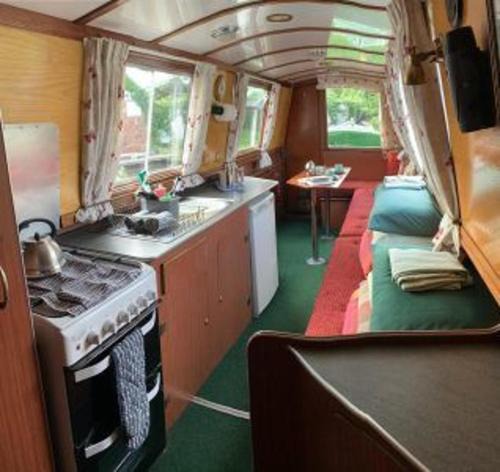 Stone House | Stone - Boat - Sleeps 4 - Pet Friendly - 85ws