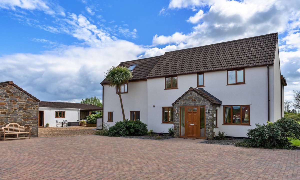 Lympsham Ski Chalet | Stone Bow Farmhouse