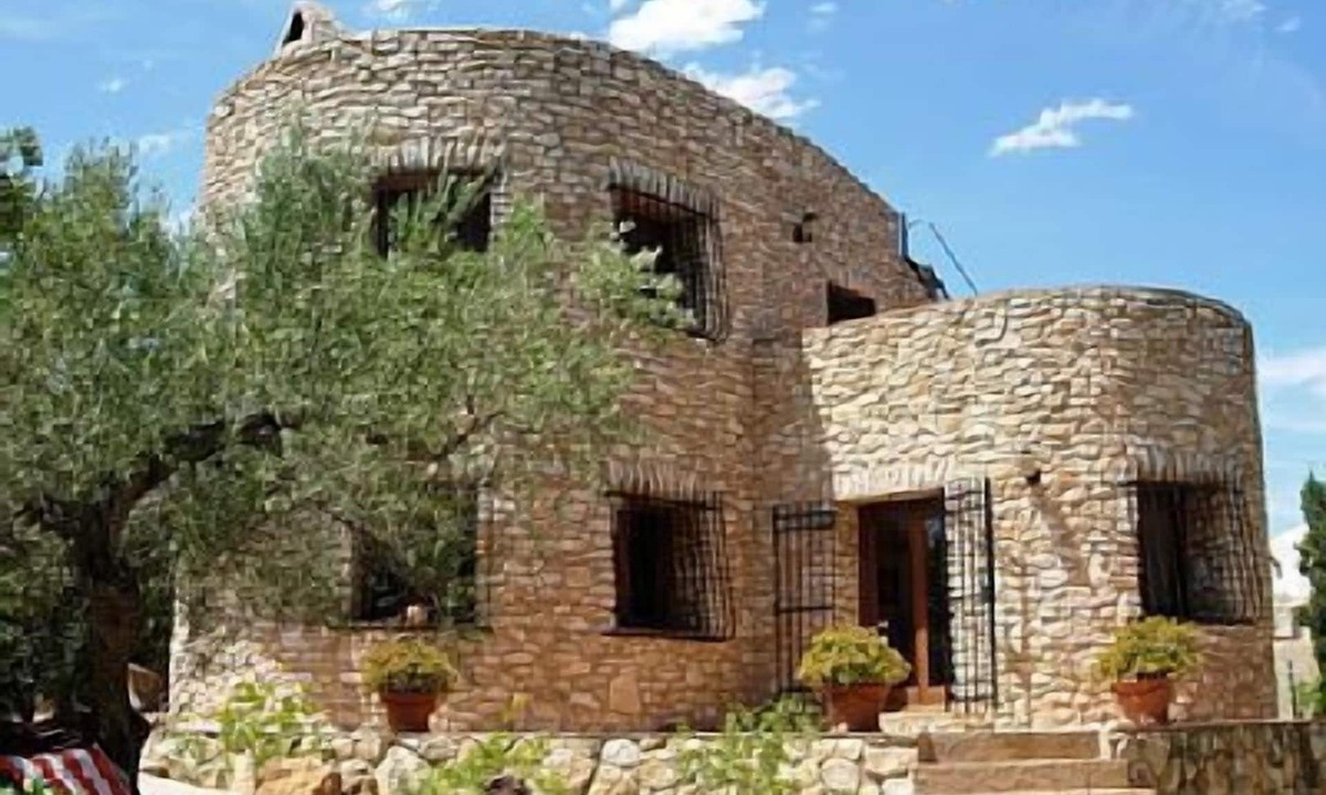 Costa Dorada Villa | stone built villa 150m from the beach, in the green, far away from mass tourism: