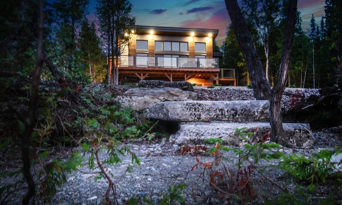 Tobermory Bed & Breakfast | Stone Cove Waterfront Adults Only B&B