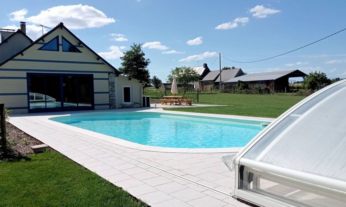 Martigne-Ferchaud House | Stone Cottage with Private Heated Pool in the Guéra Valley