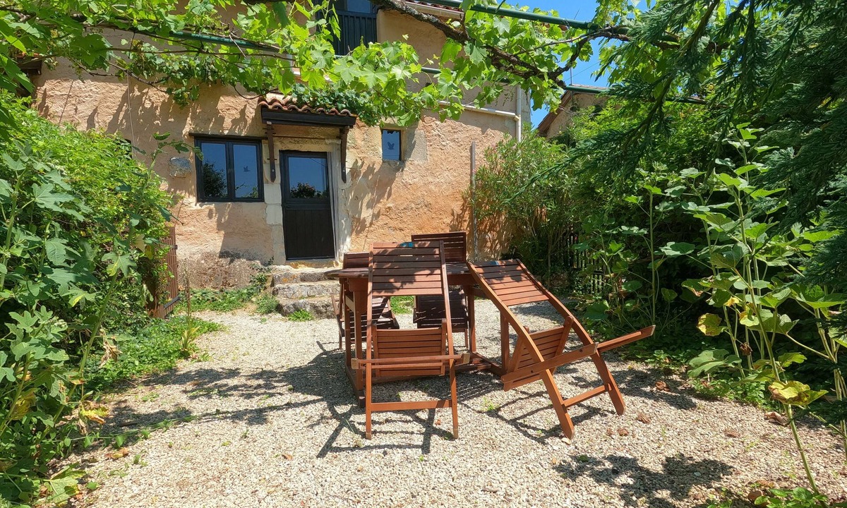 Villamblard Cottage | Stone Cottages in Peaceful, Rural Setting