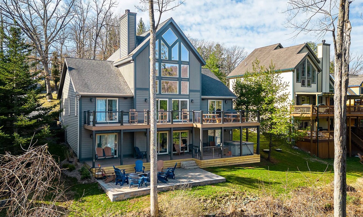 Thayerville House | Stone Crest | Centrally Located, Fire Pit!