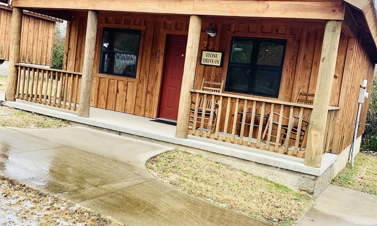 Mountain View House | Stone Drive In #305