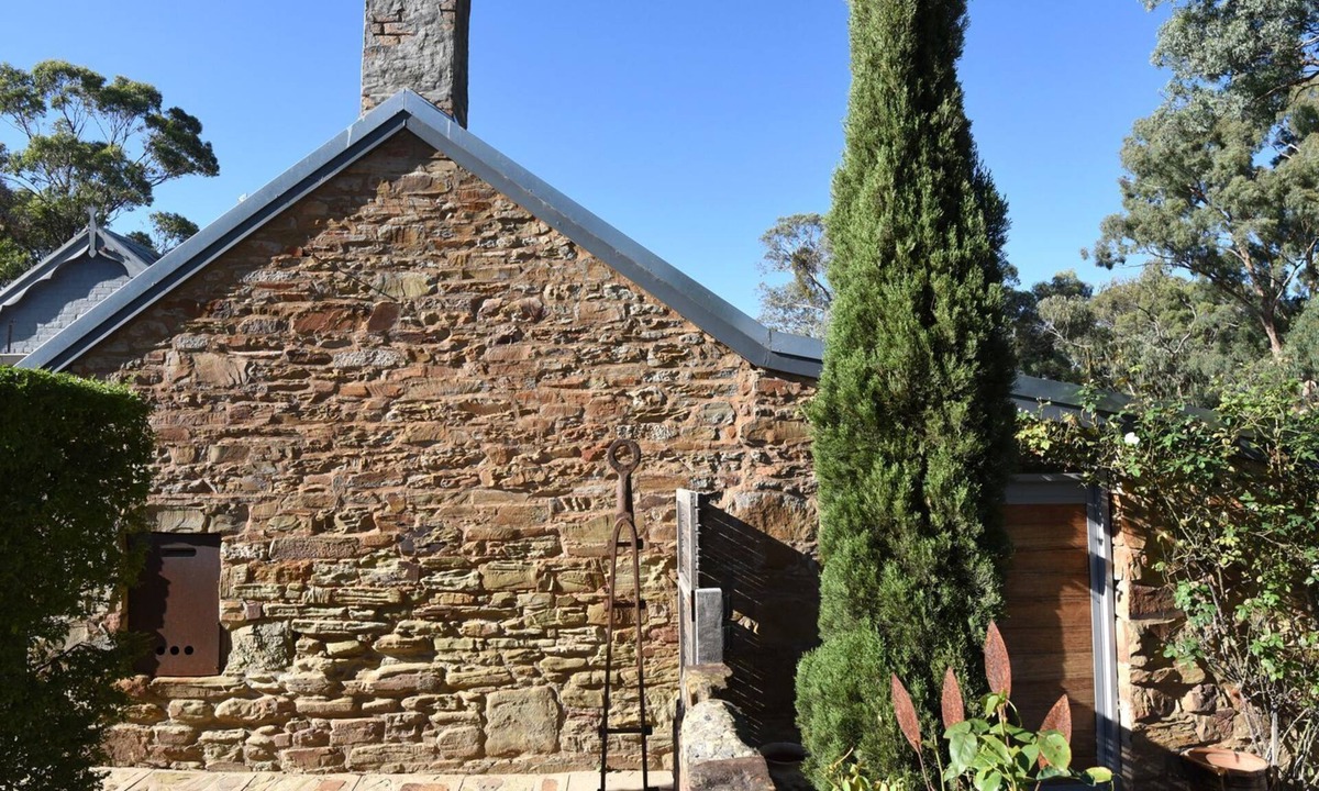 Castlemaine Cottage | Stone Edge - South Cottage