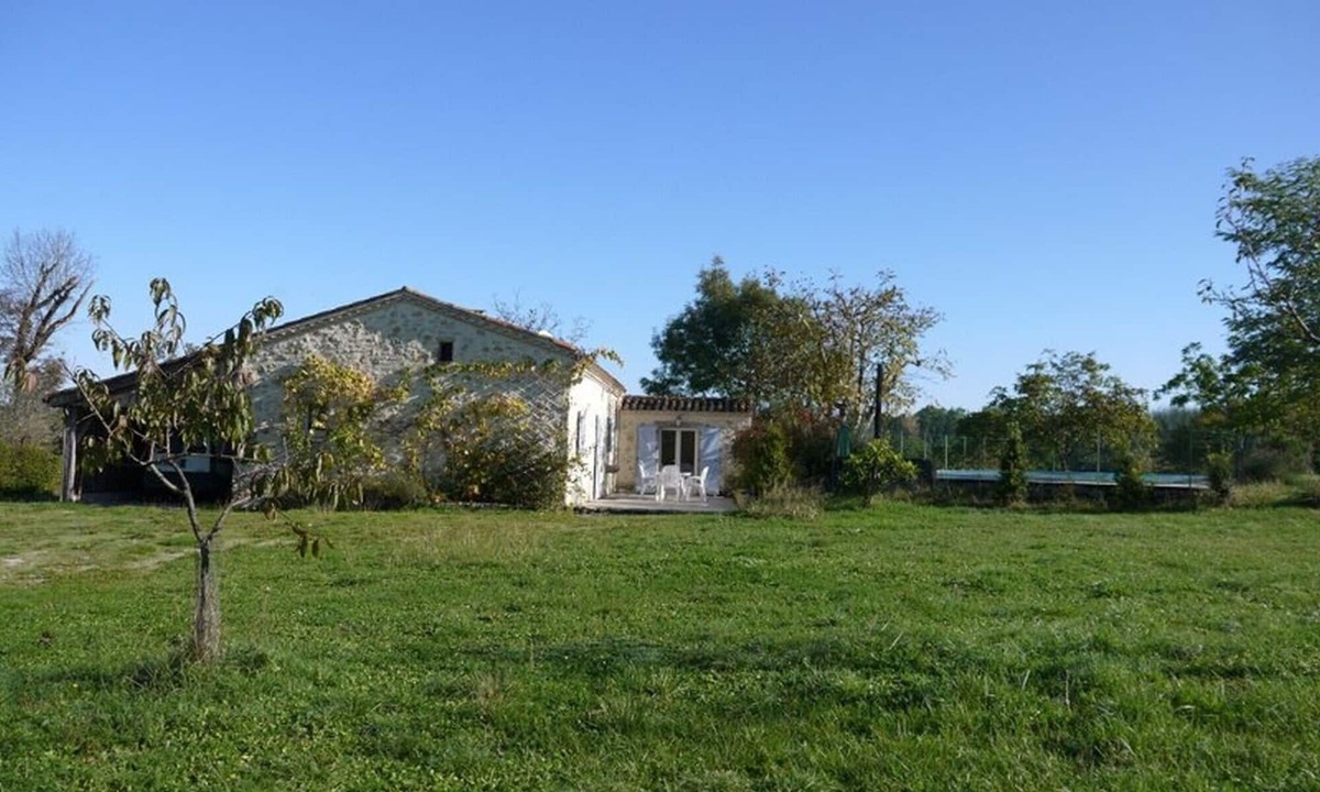 Thezac Cottage | stone farmhouse on one level 3 c. with private pool