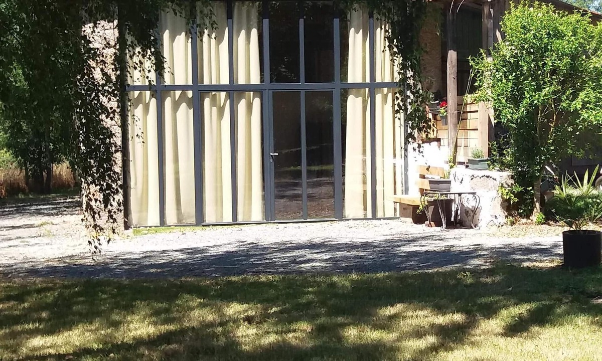 Saint-Martin-du-Fouilloux Cottage | Stone barn cottage