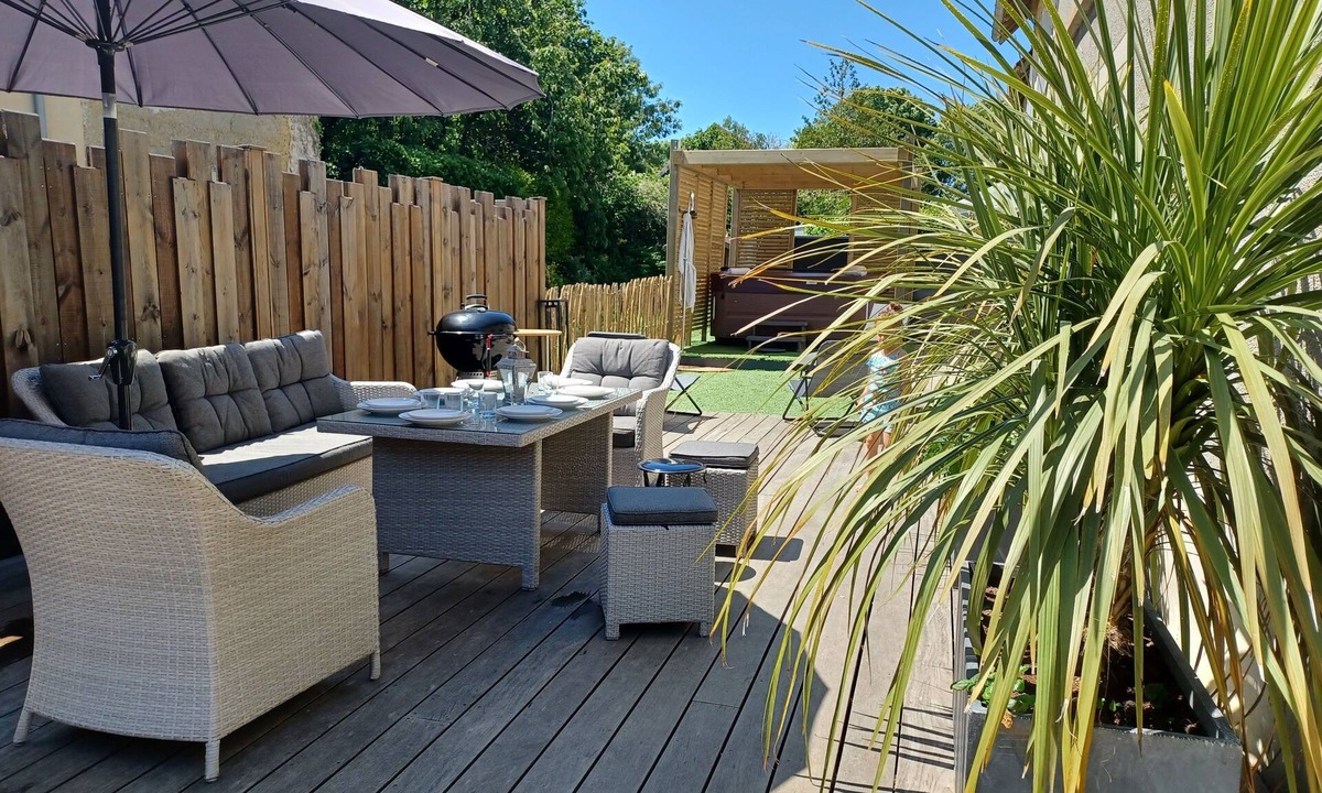 Quettreville-sur-Sienne House | Stone house with jacuzzi 6 km from the beach.