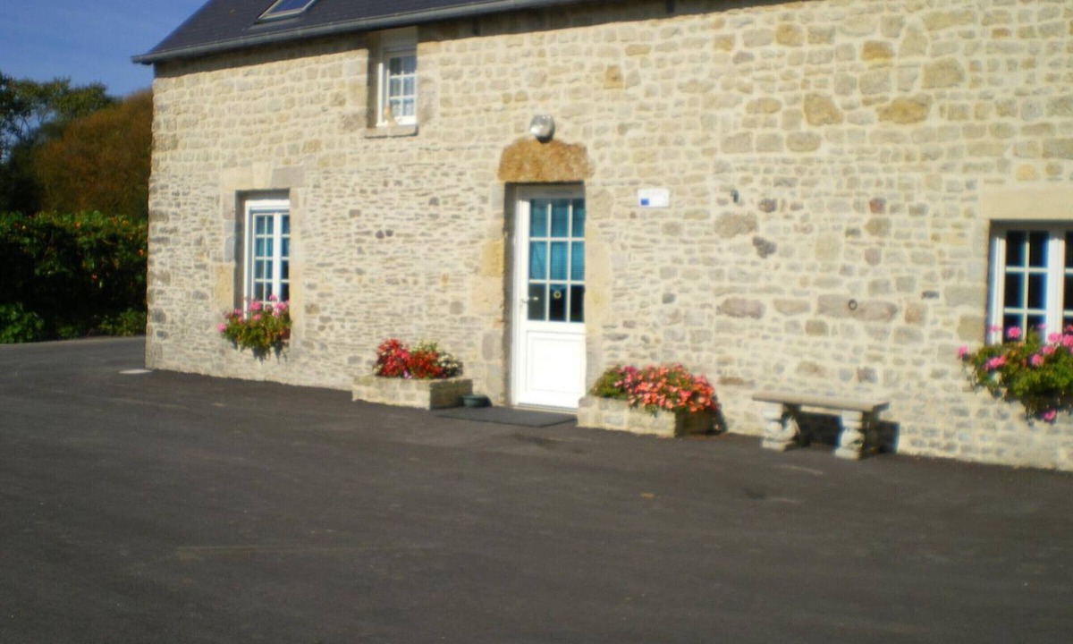 Sainte-Marie-du-Mont Cottage | Stone house near Utah Beach