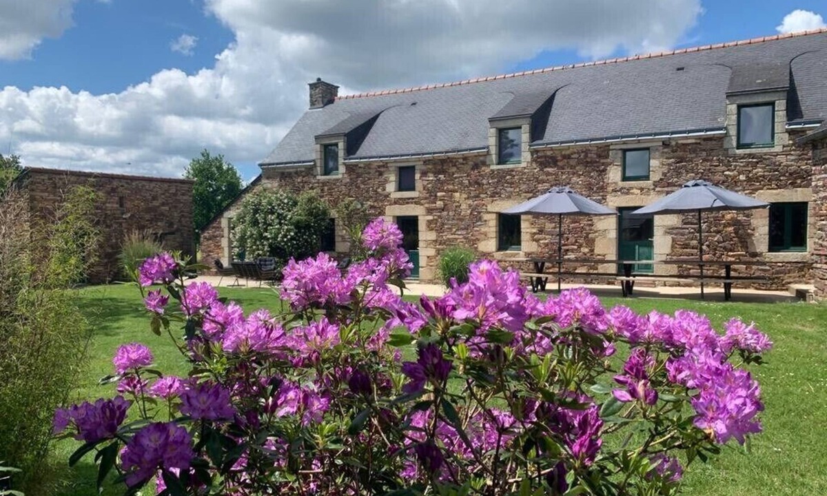 Beganne House | stone house. 4 to 14 pers. heated pool