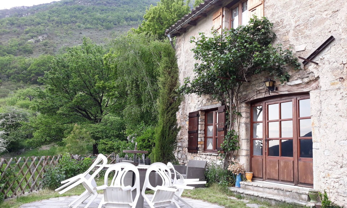 Eygluy-Escoulin House | stone house between Vercors and Diois