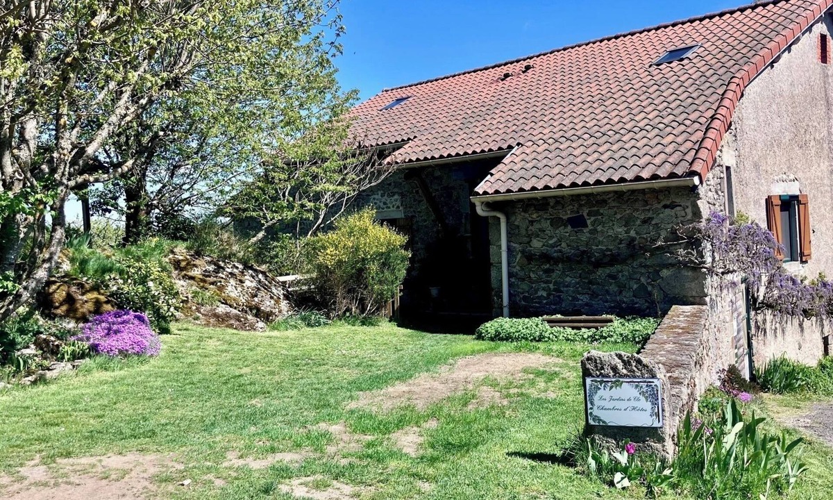 Felines House | Stone house, gîte for 10 people with disabled access