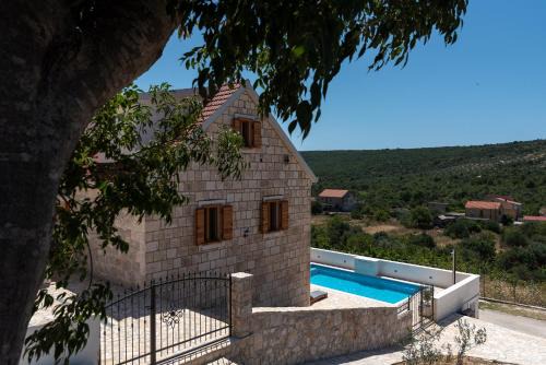 Rogoznica Villa | Stone house Grgo with heated swimming pool and spa