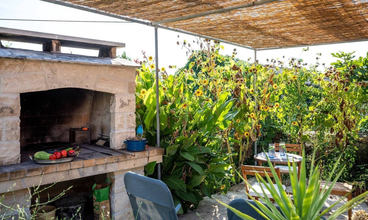 Zrnovo Apartment | Stone House Harmony -Studio Apartment with Patio and Garden View (2)