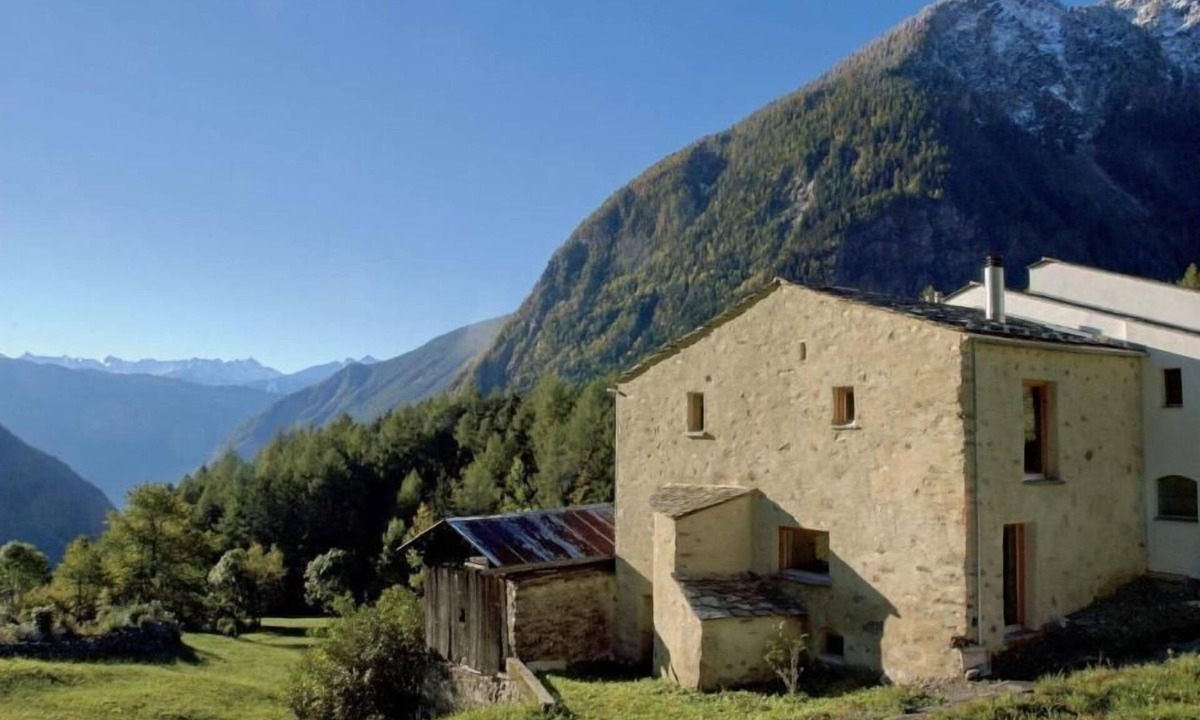 Brusio House | Stone house - Holidays in a listed building