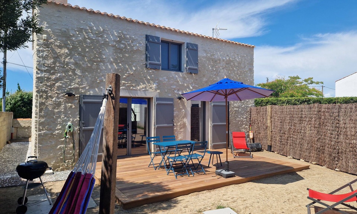 La Gueriniere House | Stone house, Ile de Noirmoutier, fully restored, 200m from the sea