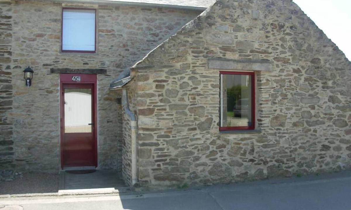 Cancale House | Stone house in peace