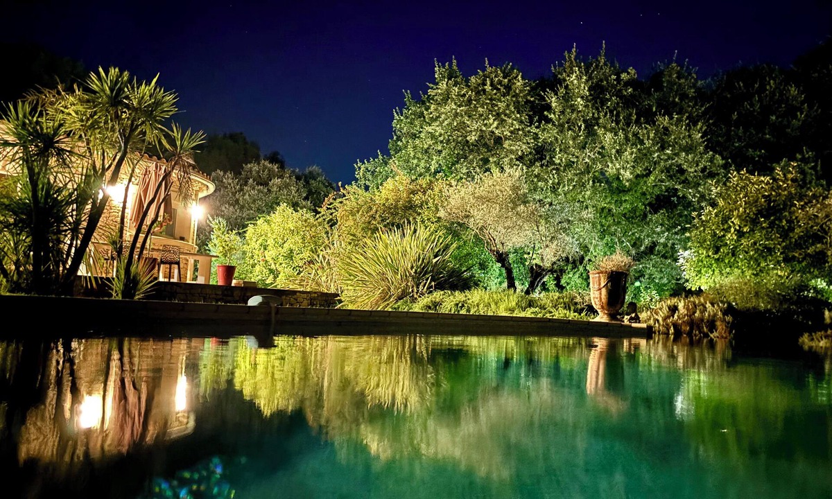 Bagnols-sur-Ceze House | Stone house of character with pool & spa, space and authenticity