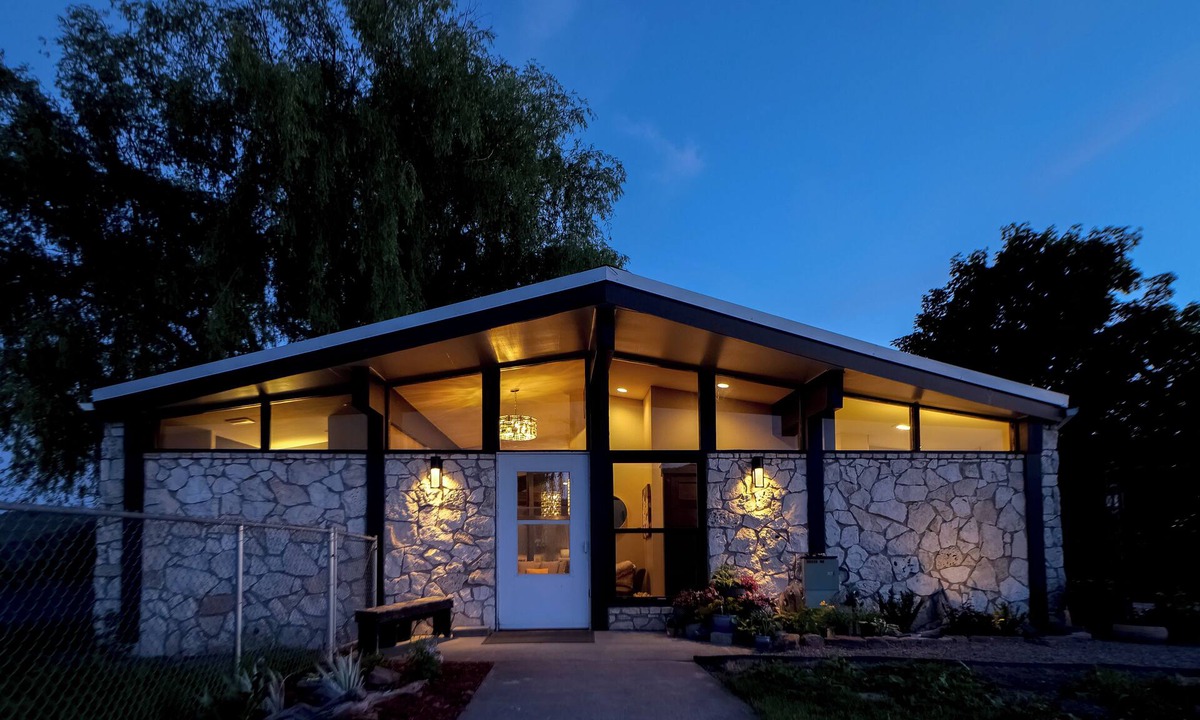 Frenchtown House | Stone House on Golf Course beautiful Views!