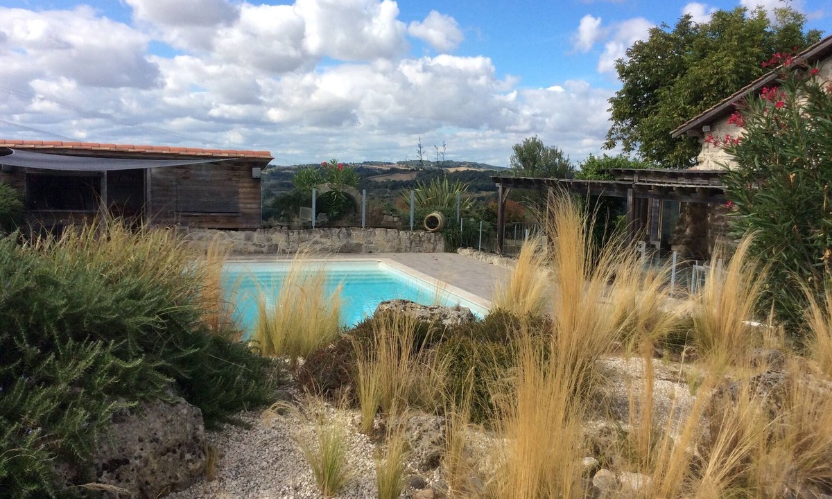 Clermont-Dessous House | Stone house with pool
