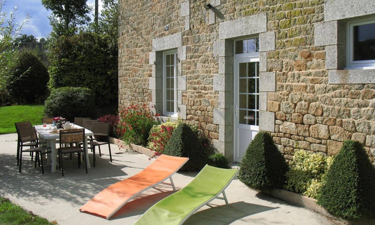 Chalandrey Cottage | Stone house with garden and parking, near Mont Saint Michel