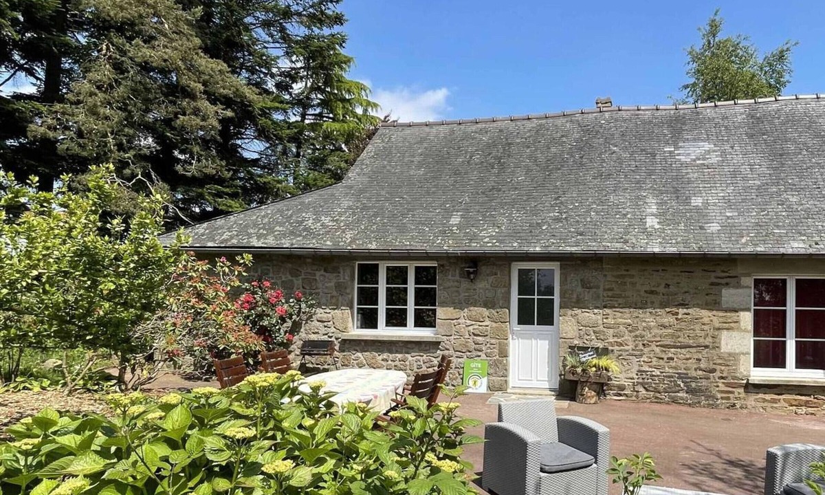 Mantilly Cottage | Stone house with garden in Normandy, wifi included