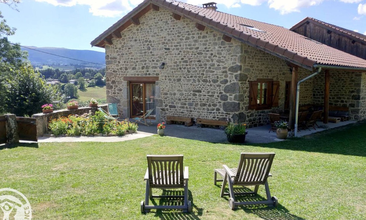 Chalmazel-Jeansagniere Cottage | Stone house with sauna and garden in Chalmazel