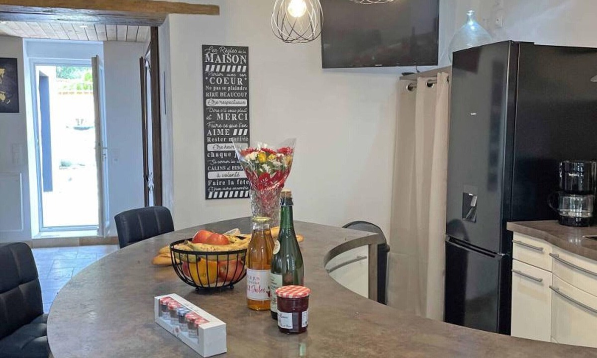 Reveillon Cottage | Stone House with Spa and Pets Allowed